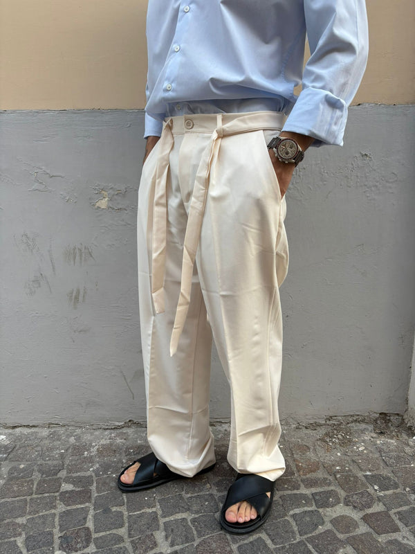 PANTALONE CON CINTURINO
